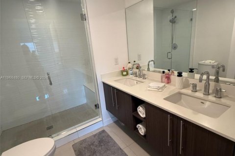 Condo in Doral, Florida, 2 bedrooms  № 2045409 - photo 8