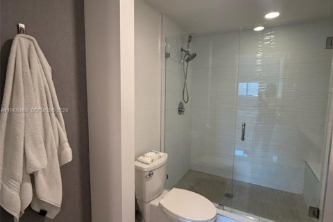 Condo in Doral, Florida, 2 bedrooms  № 2045409 - photo 9