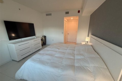 Condo in Doral, Florida, 2 bedrooms  № 2045409 - photo 12