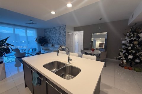 Condo in Doral, Florida, 2 bedrooms  № 2045409 - photo 4