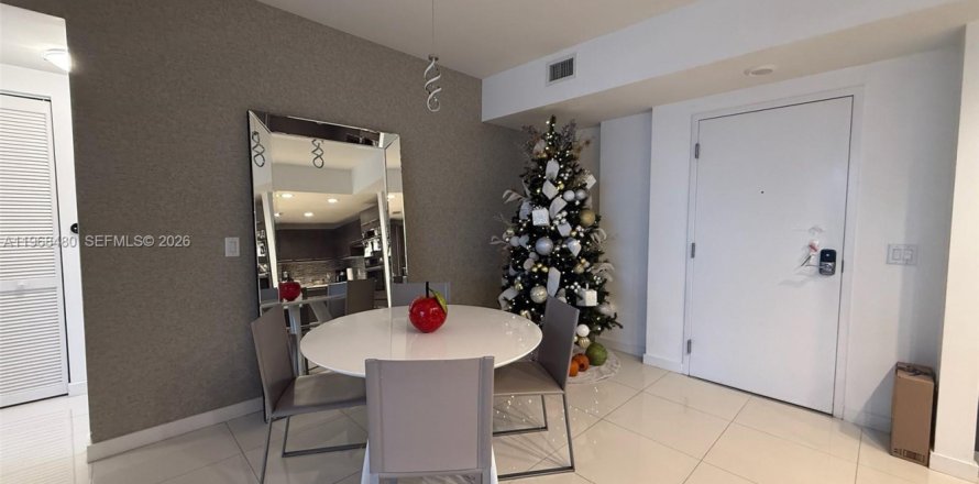 Condo in Doral, Florida, 2 bedrooms  № 2045409