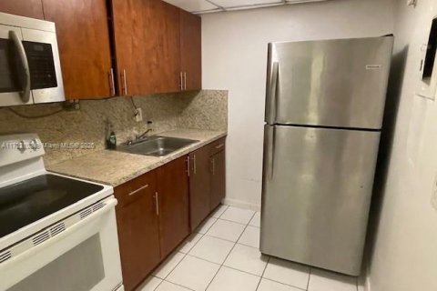 Condominio en venta en Miami Gardens, Florida, 1 dormitorio, 57.6 m2 № 2076817 - foto 10