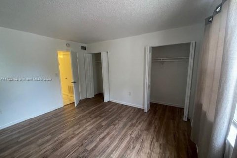 Condominio en venta en Miami Gardens, Florida, 1 dormitorio, 57.6 m2 № 2076817 - foto 11