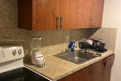 Estudio en el Condominio en Miami Gardens, Florida  № 2076817