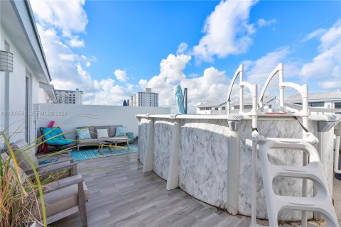 Townhouse in Pompano Beach, Florida 3 bedrooms, 274.06 sq.m. № 1996982 - photo 14