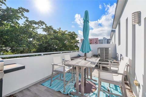 Townhouse in Pompano Beach, Florida 3 bedrooms, 274.06 sq.m. № 1996982 - photo 18