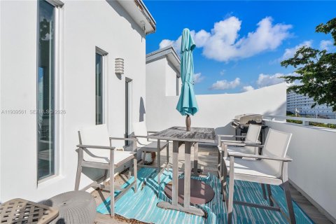 Townhouse in Pompano Beach, Florida 3 bedrooms, 274.06 sq.m. № 1996982 - photo 19