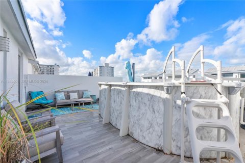 Townhouse in Pompano Beach, Florida 3 bedrooms, 274.06 sq.m. № 1996982 - photo 15