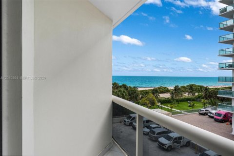 Купить кондоминиум в Серфсайд, Флорида 3 спальни, 153.29м2, № 2240159 - фото 11