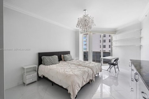 Купить кондоминиум в Серфсайд, Флорида 3 спальни, 153.29м2, № 2240159 - фото 13