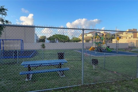 Copropriété à louer à Miami, Floride: 1 chambre, 67.35 m2 № 2062609 - photo 18