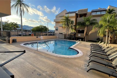 Copropriété à louer à Miami, Floride: 1 chambre, 67.35 m2 № 2062609 - photo 16