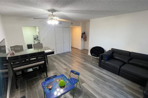 Copropriété à louer à Miami, Floride: 1 chambre, 67.35 m2 № 2062609 - photo 4