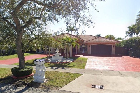 Villa ou maison à louer à Miami, Floride: 5 chambres, 338.91 m2 № 1930932 - photo 1