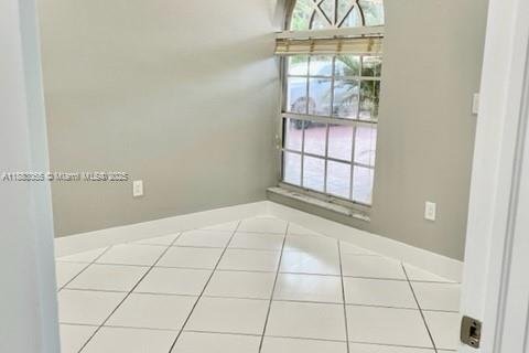 Villa ou maison à louer à Miami, Floride: 5 chambres, 338.91 m2 № 1930932 - photo 13