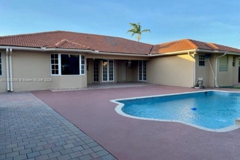 Villa ou maison à louer à Miami, Floride: 5 chambres, 338.91 m2 № 1930932 - photo 27