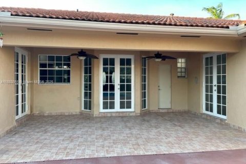 Villa ou maison à louer à Miami, Floride: 5 chambres, 338.91 m2 № 1930932 - photo 25