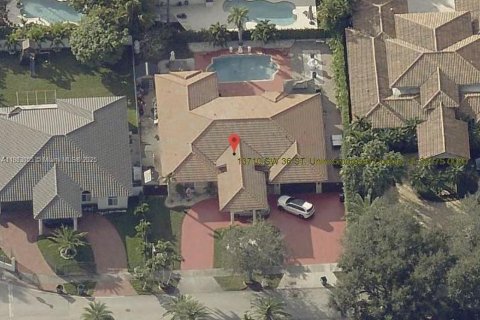 Villa ou maison à louer à Miami, Floride: 5 chambres, 338.91 m2 № 1930932 - photo 30