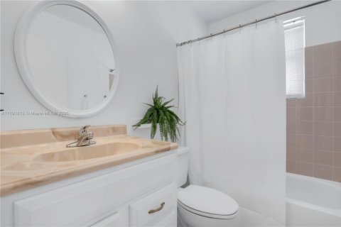 House in Pembroke Pines, Florida 4 bedrooms, 195.47 sq.m. № 1739344 - photo 27