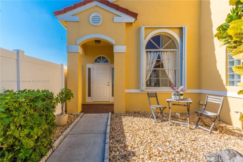 House in Pembroke Pines, Florida 4 bedrooms, 195.47 sq.m. № 1739344 - photo 6
