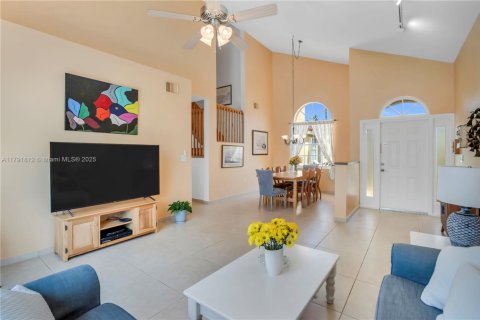 House in Pembroke Pines, Florida 4 bedrooms, 195.47 sq.m. № 1739344 - photo 18