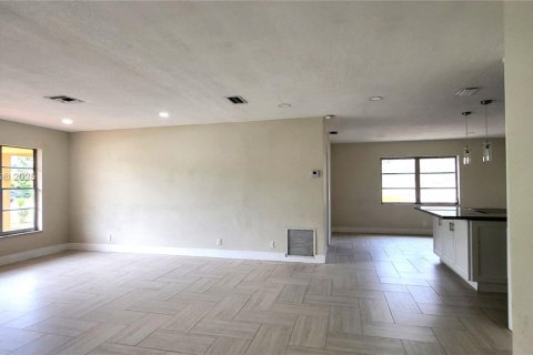 Снять в аренду виллу или дом в Форт-Лодердейл, Флорида 3 спальни, 129.32м2, № 1898351 - фото 3