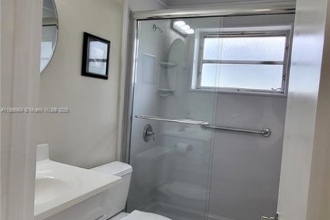 Снять в аренду виллу или дом в Форт-Лодердейл, Флорида 3 спальни, 129.32м2, № 1898351 - фото 10