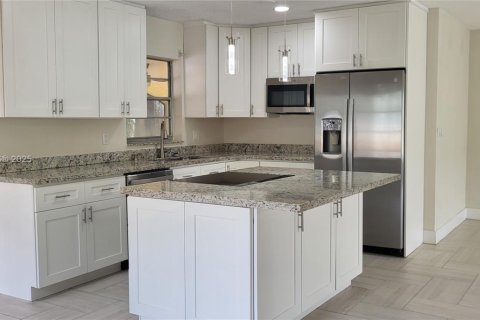 Снять в аренду виллу или дом в Форт-Лодердейл, Флорида 3 спальни, 129.32м2, № 1898351 - фото 4