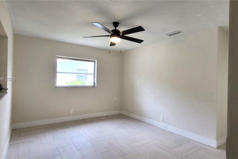 Снять в аренду виллу или дом в Форт-Лодердейл, Флорида 3 спальни, 129.32м2, № 1898351 - фото 7