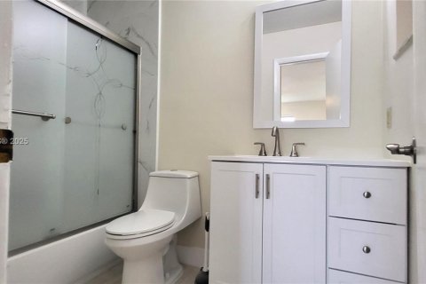 Снять в аренду виллу или дом в Форт-Лодердейл, Флорида 3 спальни, 129.32м2, № 1898351 - фото 8