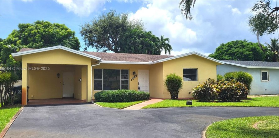 Дом в Форт-Лодердейл, Флорида 3 спальни, 129.32м2 № 1898351