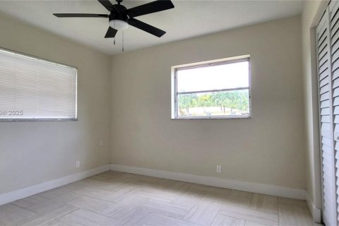 Снять в аренду виллу или дом в Форт-Лодердейл, Флорида 3 спальни, 129.32м2, № 1898351 - фото 9