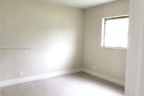 Снять в аренду виллу или дом в Форт-Лодердейл, Флорида 3 спальни, 129.32м2, № 1898351 - фото 11