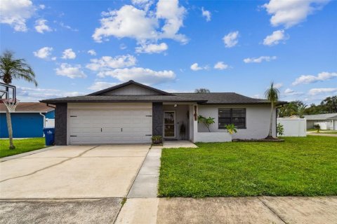 House in Largo, Florida 3 bedrooms, 147.16 sq.m. № 1907345 - photo 1