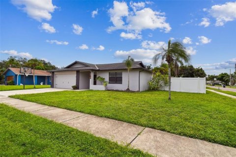 Villa ou maison à vendre à Largo, Floride: 3 chambres, 147.16 m2 № 1907345 - photo 2