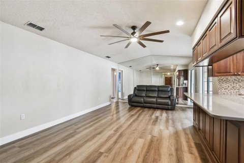 House in Largo, Florida 3 bedrooms, 147.16 sq.m. № 1907345 - photo 23