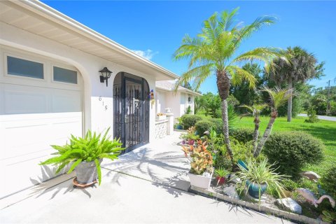 House in North Port, Florida 3 bedrooms, 197.97 sq.m. № 1869753 - photo 3