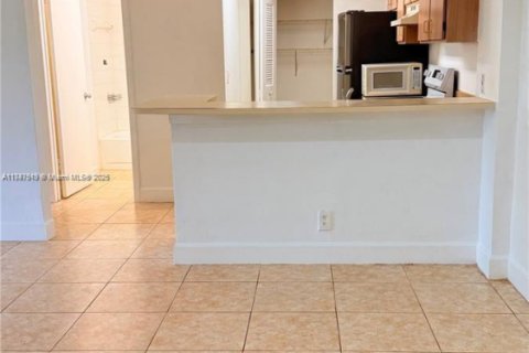 Снять в аренду кондоминиум в Плантация, Флорида 2 спальни, 89.65м2, № 1847615 - фото 12