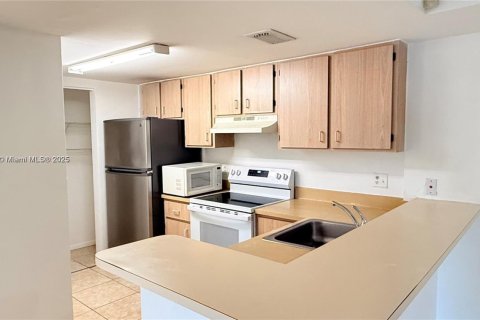 Снять в аренду кондоминиум в Плантация, Флорида 2 спальни, 89.65м2, № 1847615 - фото 14