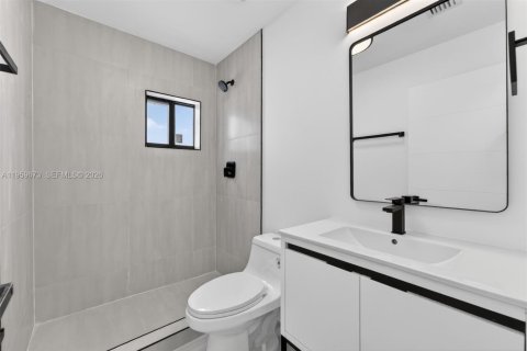 Propiedad comercial en venta en Miami, Florida, 110 m2 № 2030932 - foto 16