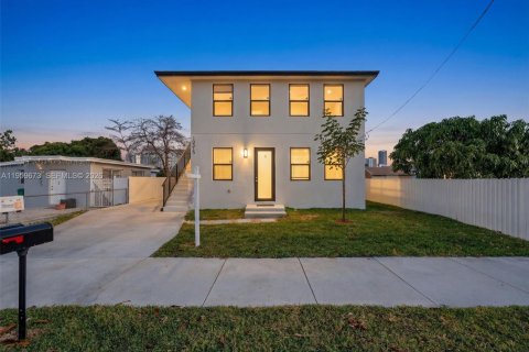 Propiedad comercial en Miami, Florida 110 m2 № 2030932