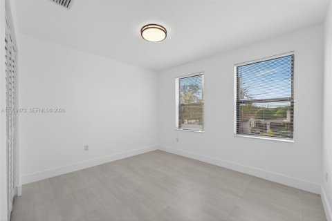 Propiedad comercial en venta en Miami, Florida, 110 m2 № 2030932 - foto 4