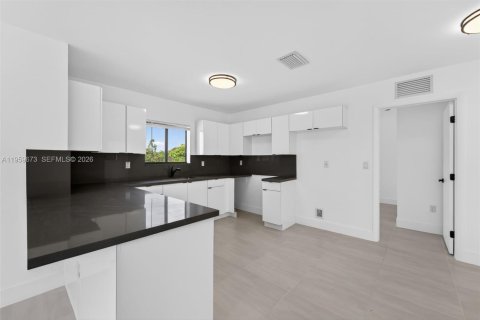 Propiedad comercial en venta en Miami, Florida, 110 m2 № 2030932 - foto 7