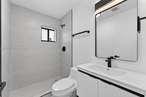 Propiedad comercial en venta en Miami, Florida, 110 m2 № 2030932 - foto 12