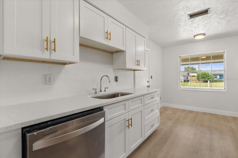 House in Winter Park, Florida 5 bedrooms, 180.69 sq.m. № 1912889 - photo 8