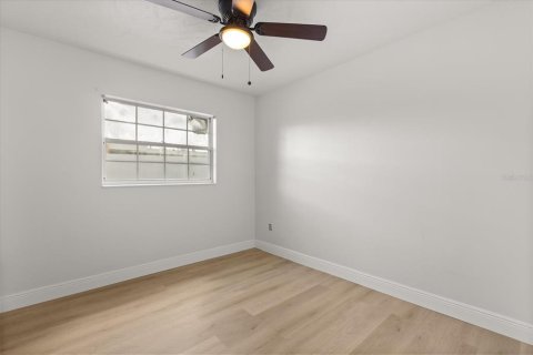 House in Winter Park, Florida 5 bedrooms, 180.69 sq.m. № 1912889 - photo 18