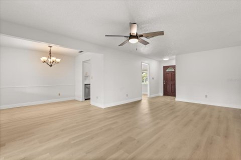 House in Winter Park, Florida 5 bedrooms, 180.69 sq.m. № 1912889 - photo 4