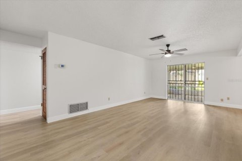 House in Winter Park, Florida 5 bedrooms, 180.69 sq.m. № 1912889 - photo 3