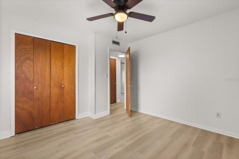 House in Winter Park, Florida 5 bedrooms, 180.69 sq.m. № 1912889 - photo 15