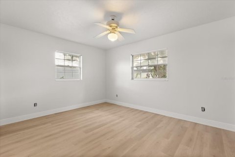 House in Winter Park, Florida 5 bedrooms, 180.69 sq.m. № 1912889 - photo 20